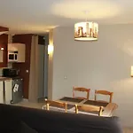 Les Maisons Rouges Apartment *